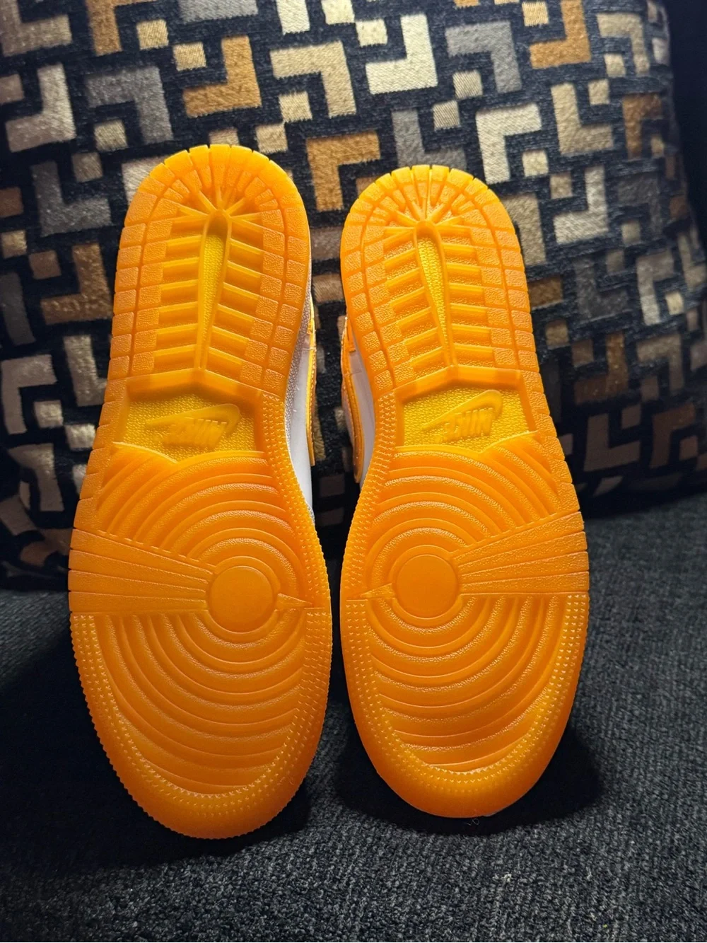 Air Jordan 1 Mid SE 'Gatorade Pack' Boys size 7Y Brand New